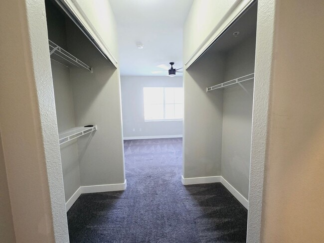 Building Photo - GUARD GATED CONDO W/ GARAGE