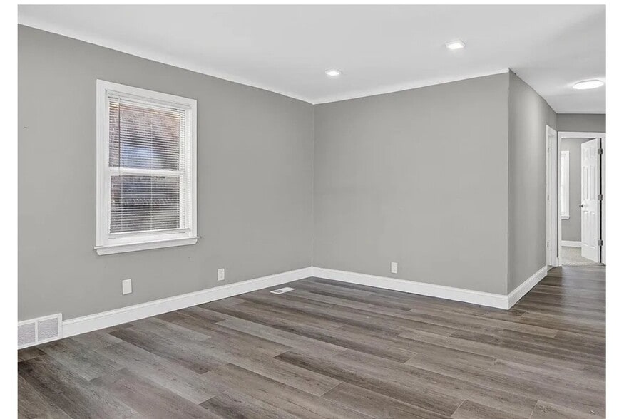 Building Photo - 8222 Roselawn St
