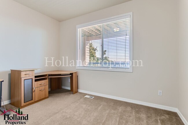 Building Photo - Beautiful 5-Bedroom Retreat with AC, Deck & Breathtaking Views