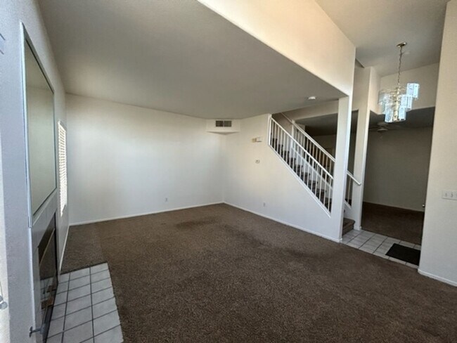 Building Photo - 3 Bed Townhome For Rent in Henderson!