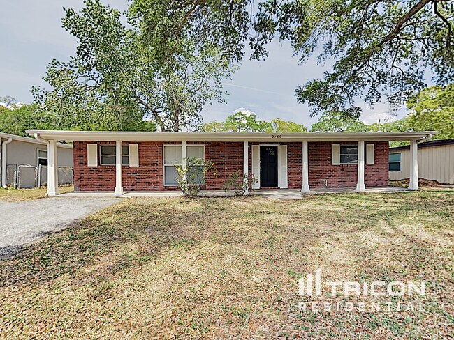 Building Photo - 2160 Alemanda Dr