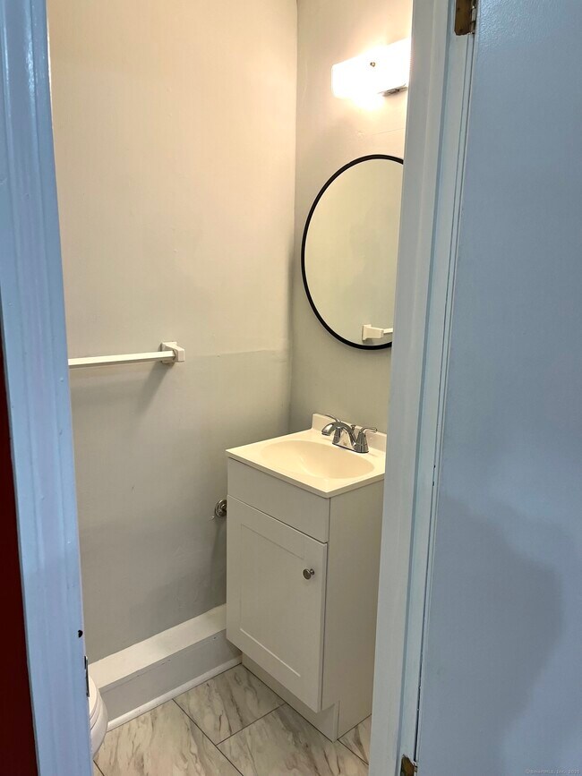 Building Photo - 16 Seymour Rd