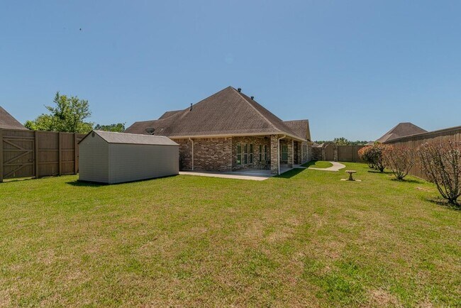 Building Photo - 313 Winding Brook Dr