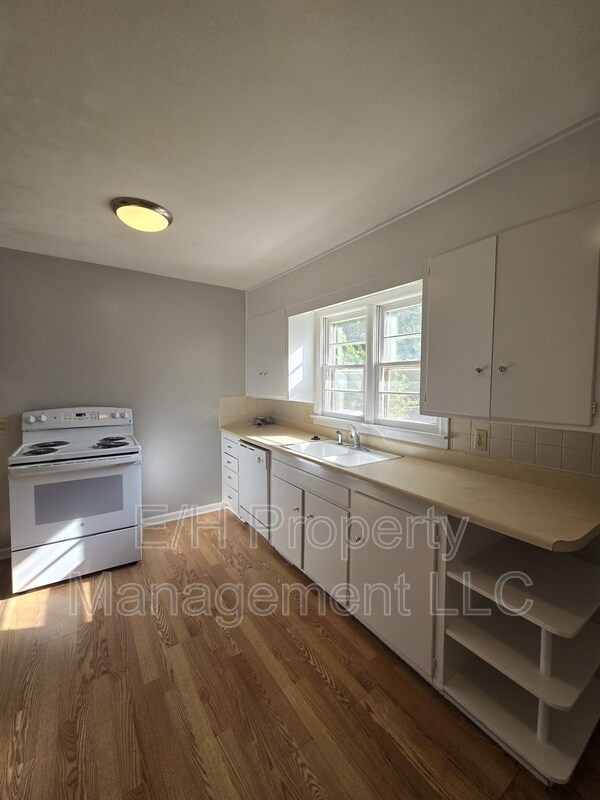 Building Photo - 1128 S Quentin St