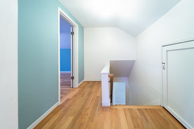 Building Photo - Charming and Well-Maintained Home in a Serene Neighborhood