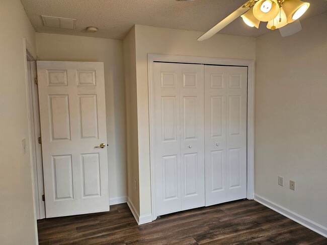 Building Photo - $1550 - 3/2/1 - Great Location Duplex B Section