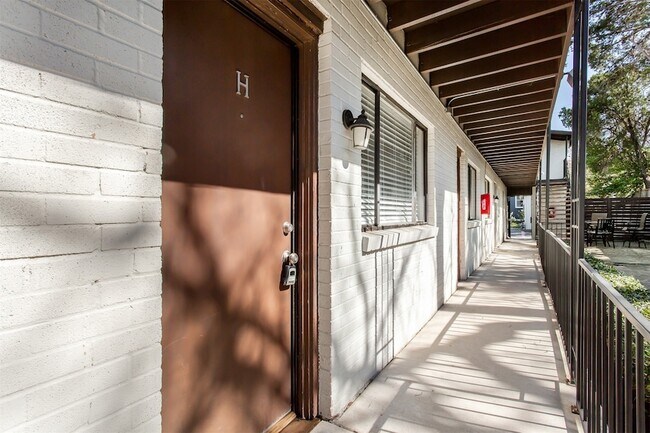 Building Photo - 5722 Gaston Ave