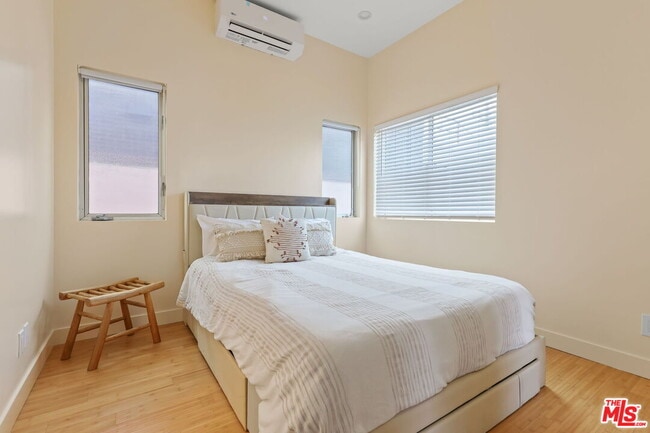 Building Photo - 621 Rose Ave