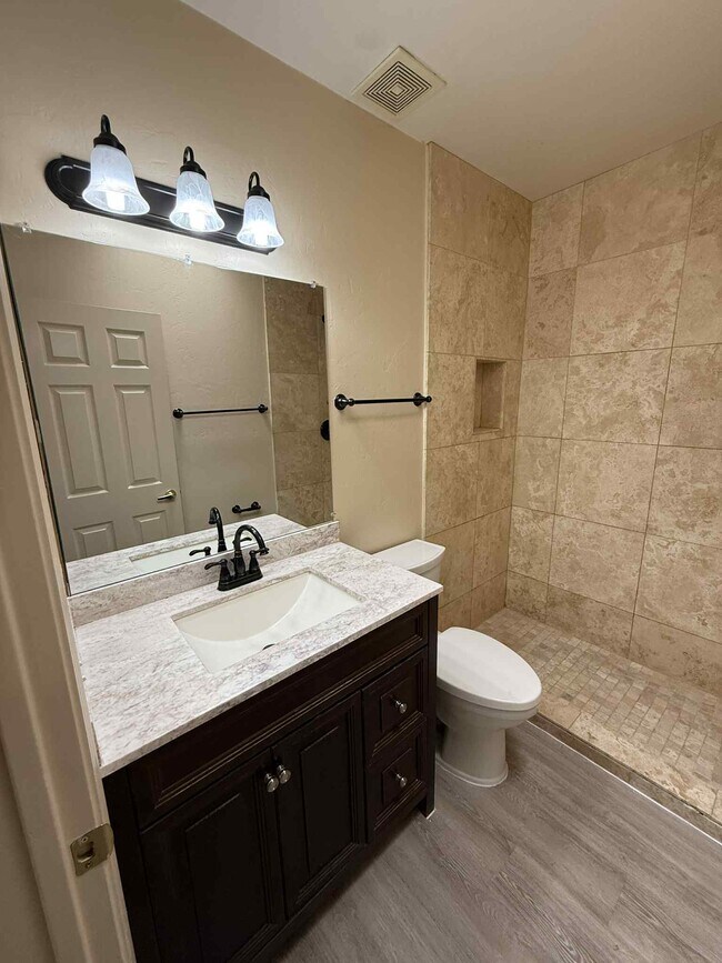 Building Photo - 500 N Forgeus Ave