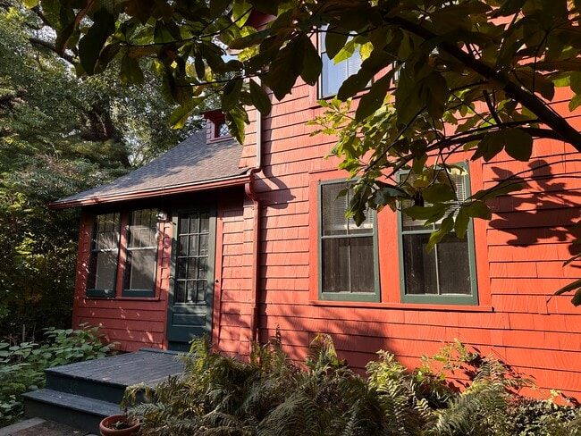 Building Photo - 825 Prospect Ave