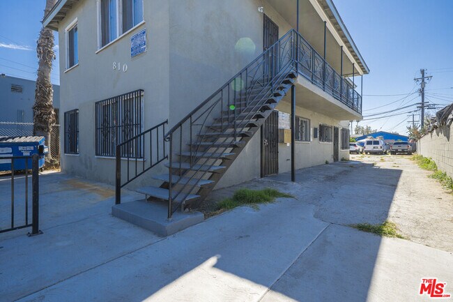 Primary Photo - 810 W 62nd St