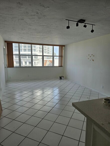 Building Photo - 1801 S Ocean Dr