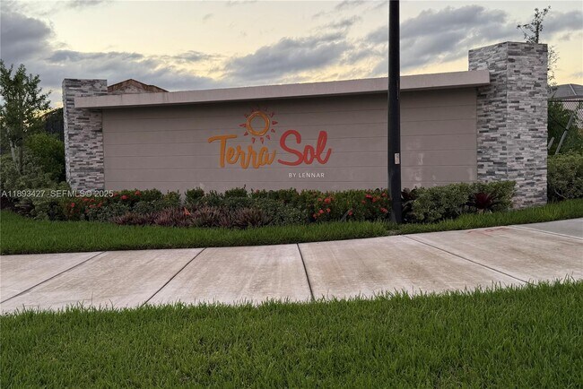 Building Photo - 676 SE 14th St