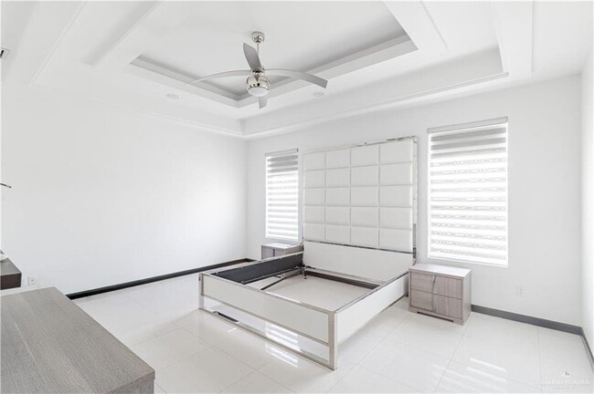 Building Photo - 26 El Jardin St