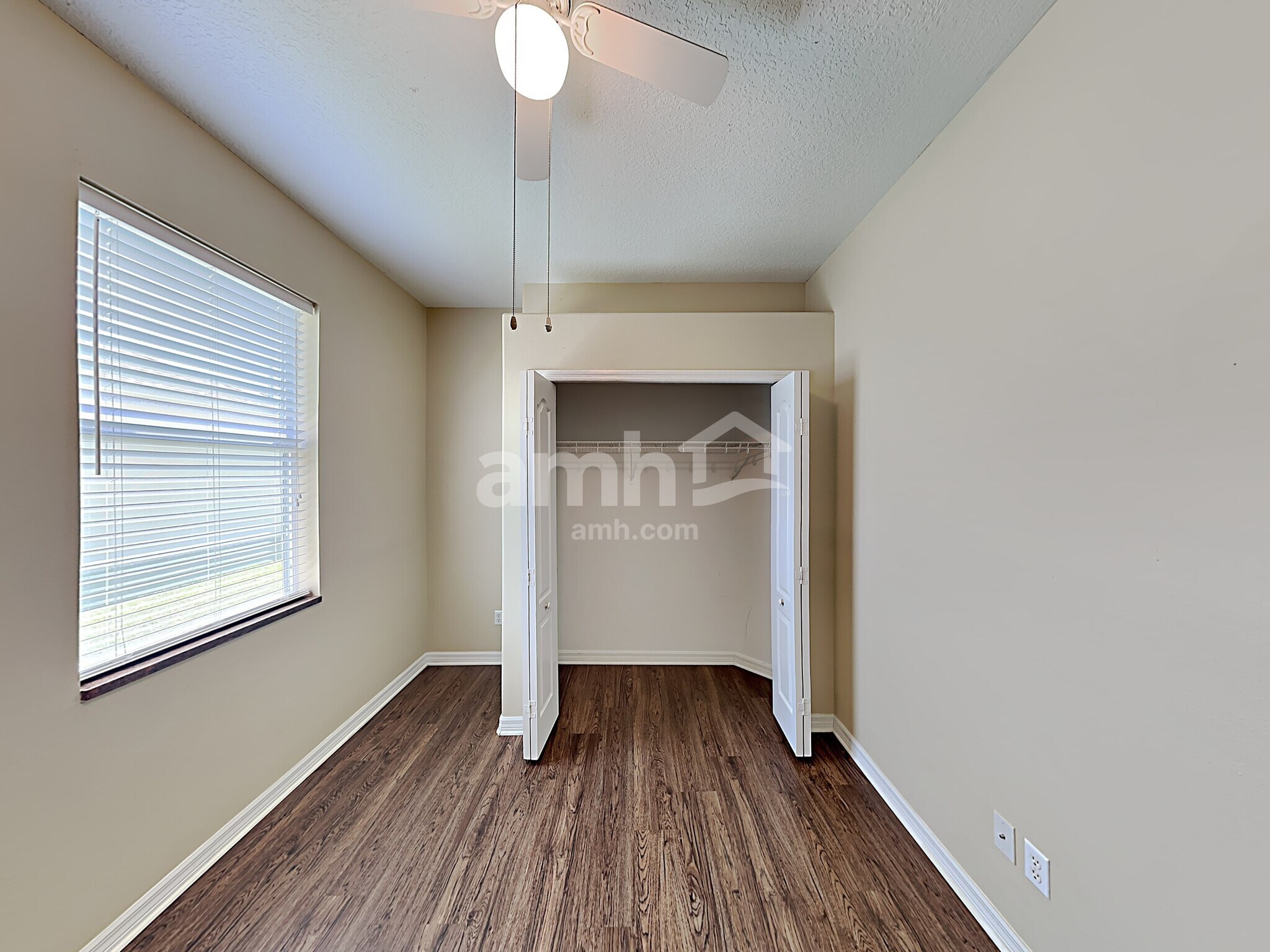 Building Photo - 3106 43rd Ave E