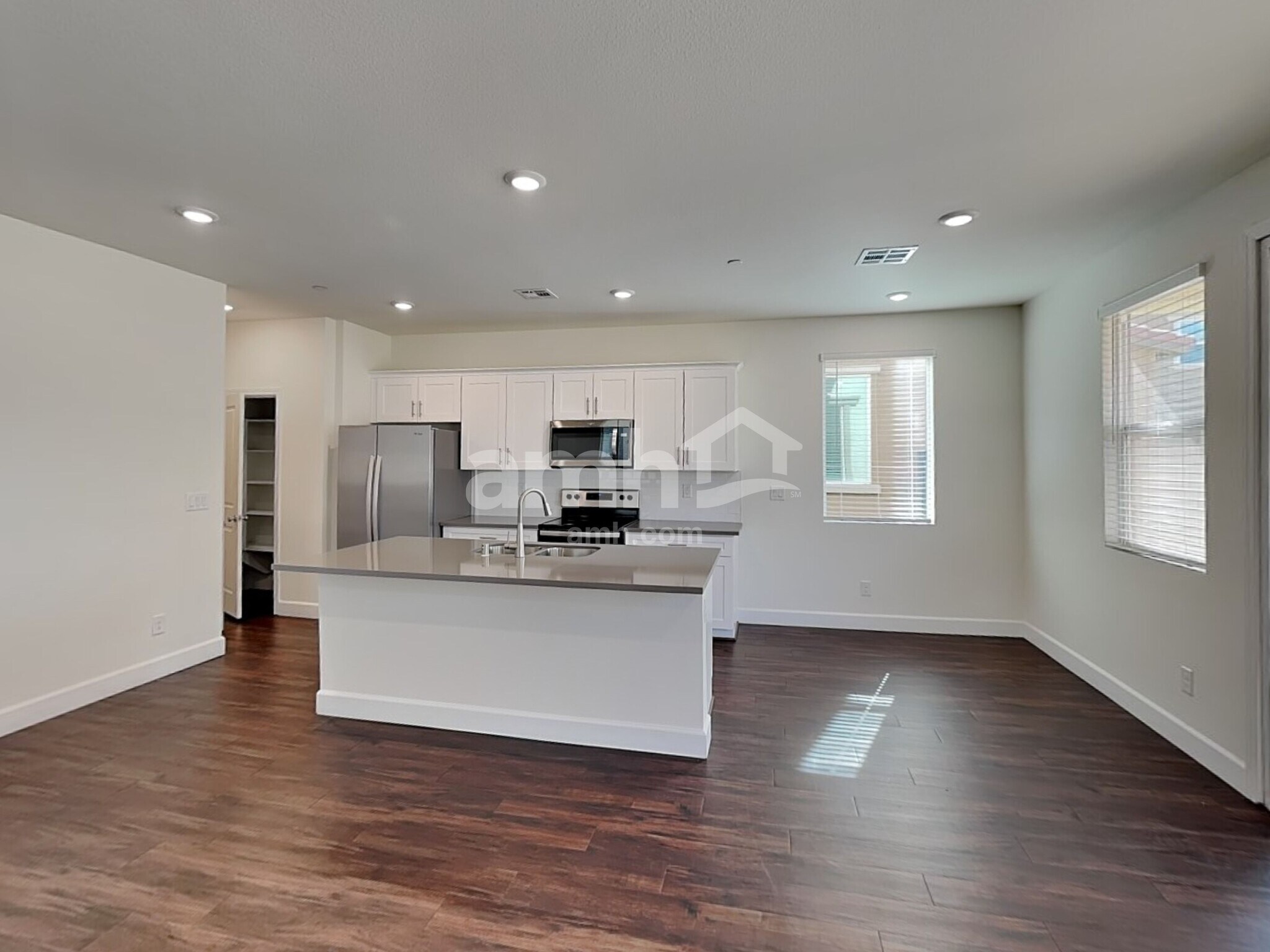 Building Photo - 126 Charmante Tulip Lane