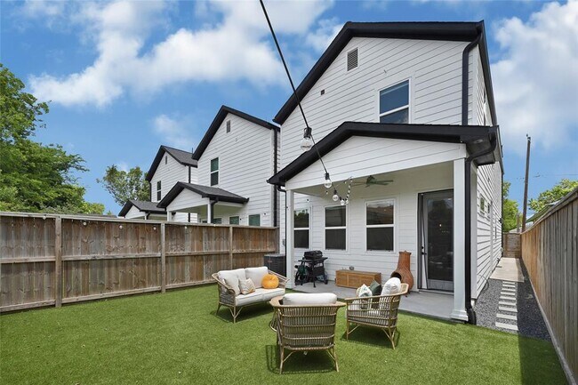 Building Photo - 7318 Avenue L
