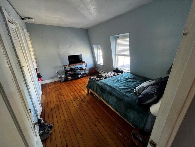 Building Photo - 235 Spring St