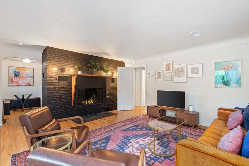 Building Photo - 14004 SE River Rd