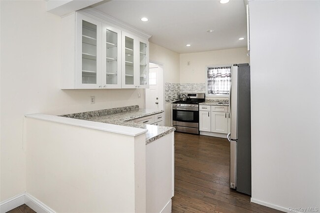 Building Photo - 987 Kings Pkwy