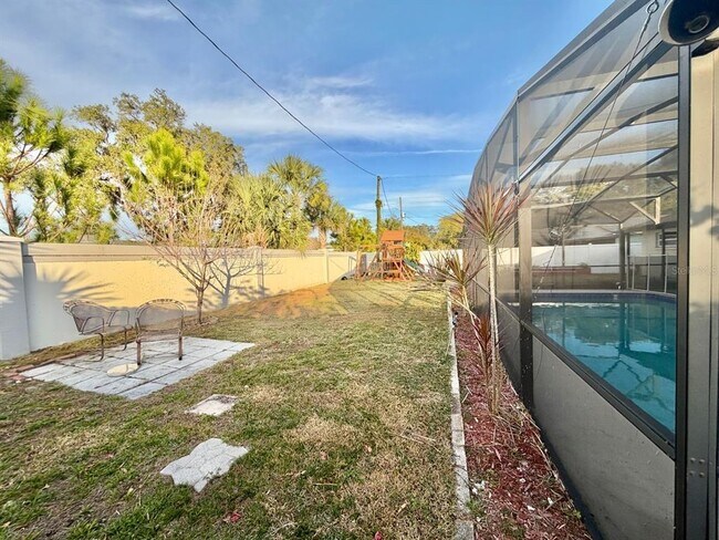 Building Photo - 653 Sherwood Dr