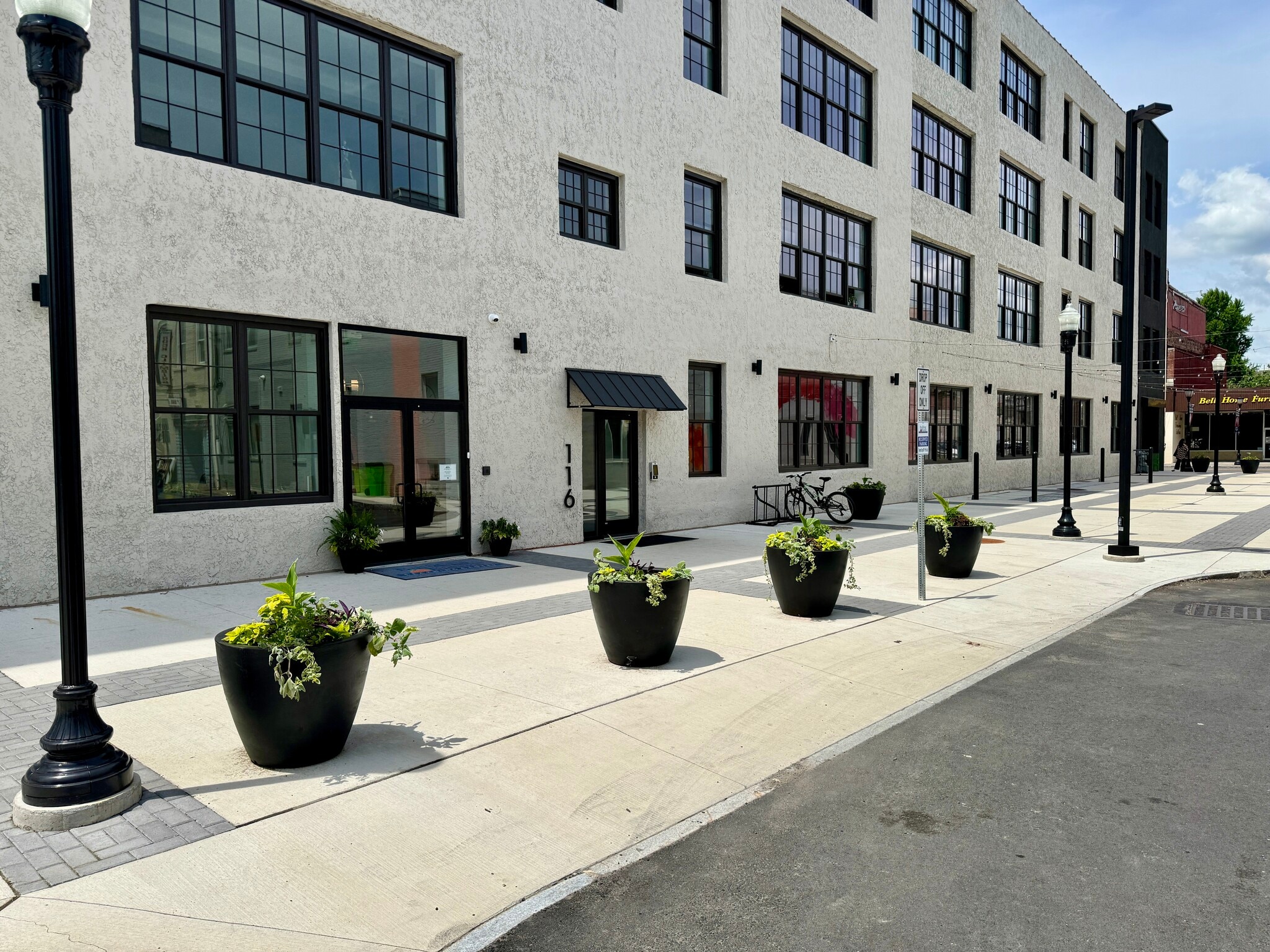 Building Photo - 116 S Main St