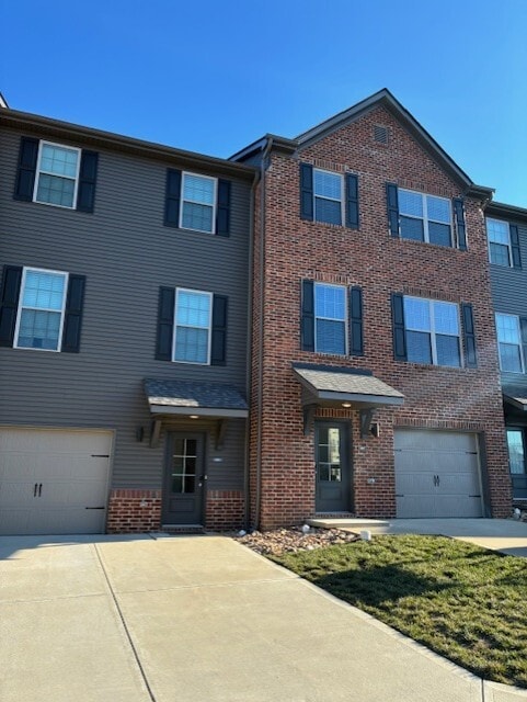 Building Photo - 2824 Yorkshire Moors Wy