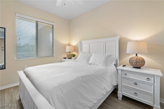 Building Photo - 9727 Acqua Ct