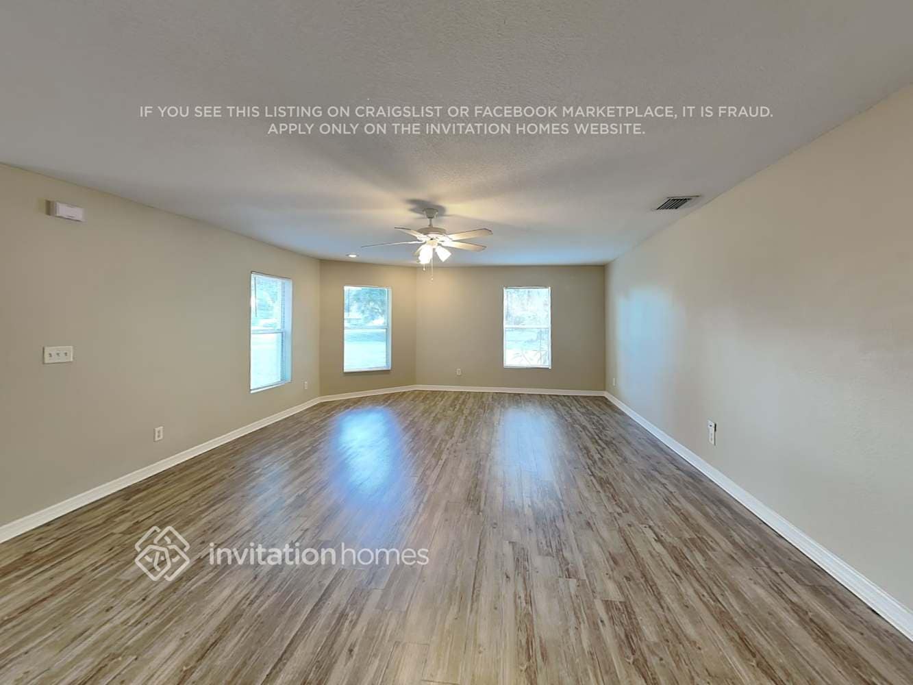 Building Photo - 2401 Granada Cir E