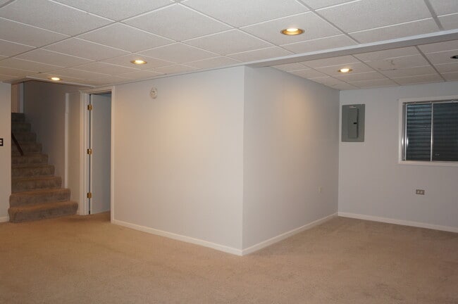 Building Photo - 773 Cardinal Ln