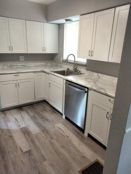 Building Photo - 70 Illona Dr