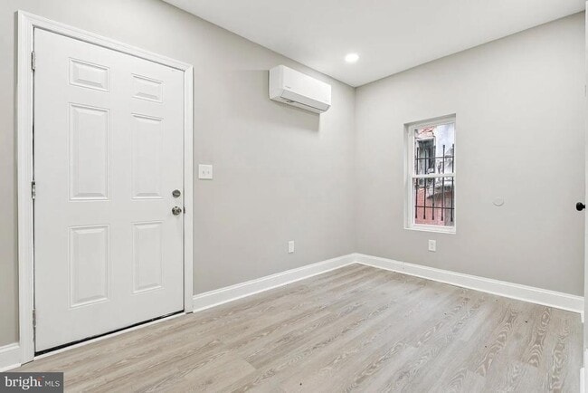 Building Photo - 916 N Arlington Ave