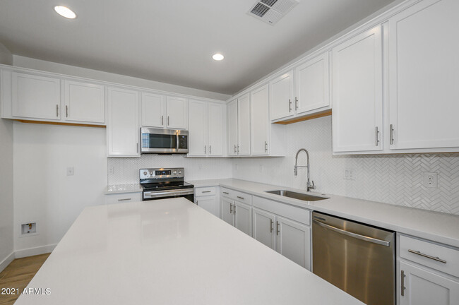 Building Photo - 9517 E Talon Ave