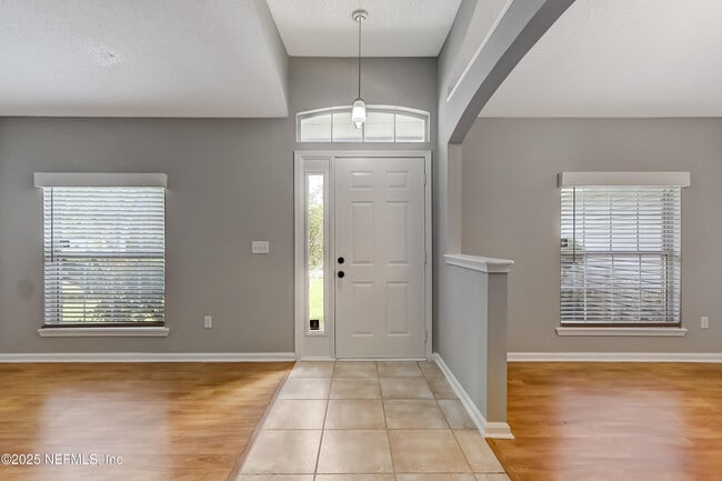 Building Photo - 9642 Pritmore Rd E