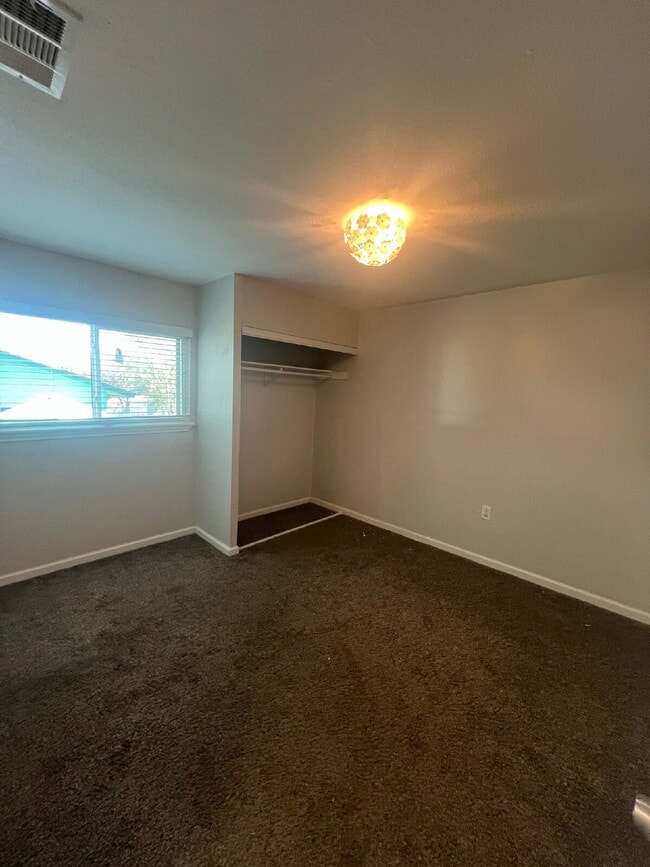 Building Photo - 4606 Avenida Prima St