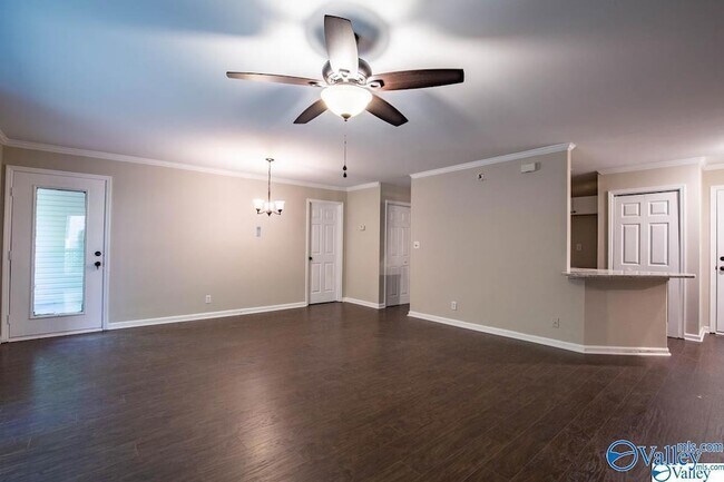 Building Photo - 4988-4987 7 Pine Cir