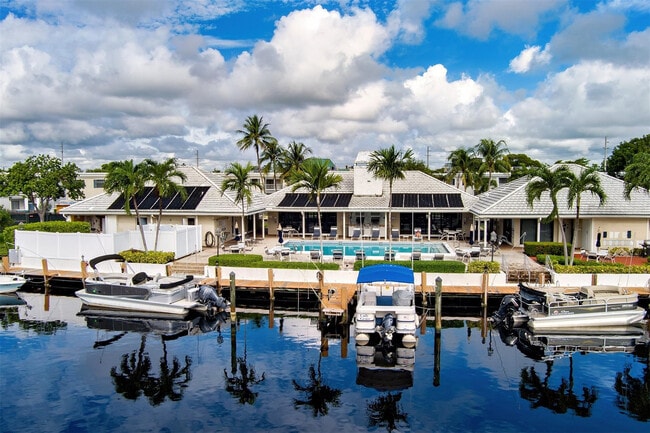 Building Photo - 140 Cypress Club Dr