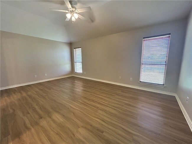 Building Photo - 3619 Vienna Dr