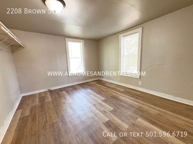 Building Photo - 2208 Brown St