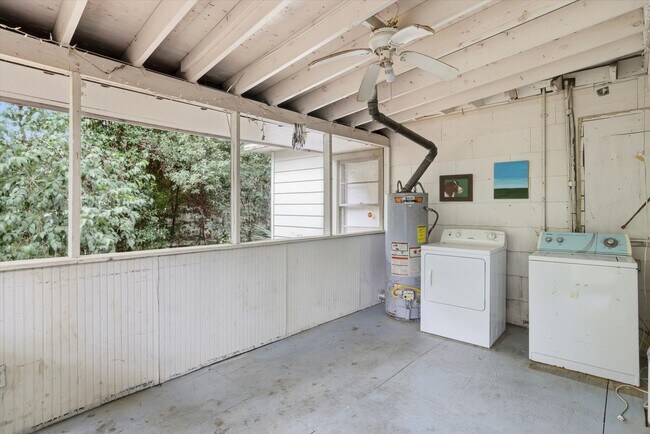 Building Photo - 519 W 6th Ave