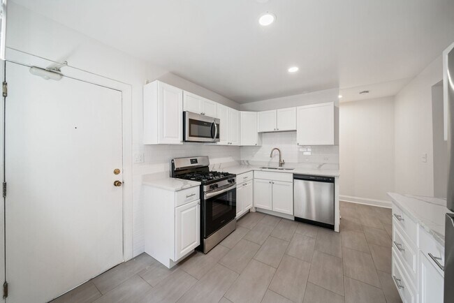 Building Photo - 1118 Garnett Pl