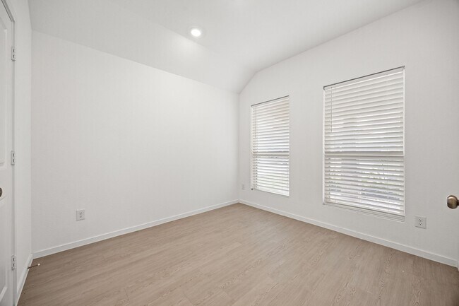 Building Photo - 6318 Seafoam Lake Dr