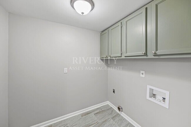 Building Photo - Berclair Beauty: Newly Renovated 3 Bed, 2 ...