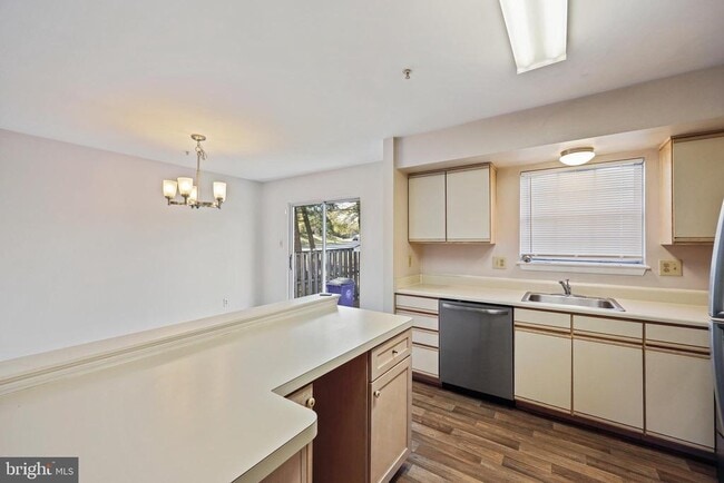 Building Photo - 6702 Mallard Ct