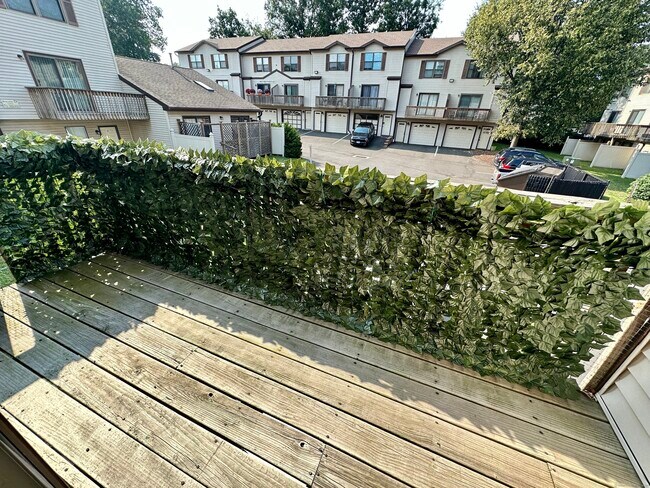 Building Photo - 15 Crest St