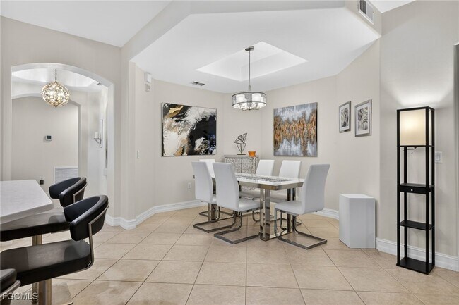 Building Photo - 2001 Tarpon Bay Dr N