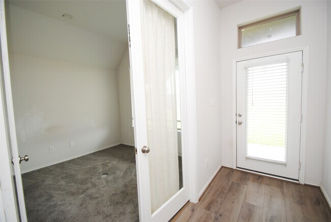 Building Photo - 24978 Tidmor Ln