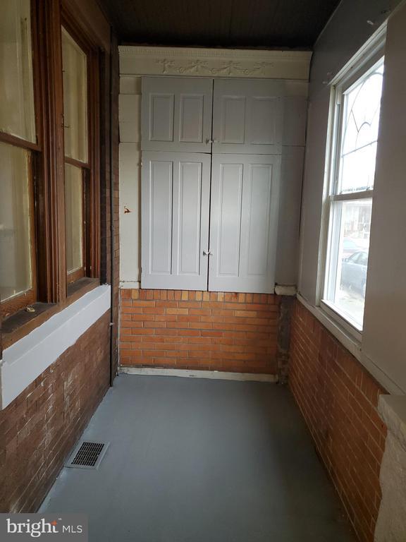 Building Photo - 520 E Westmoreland St