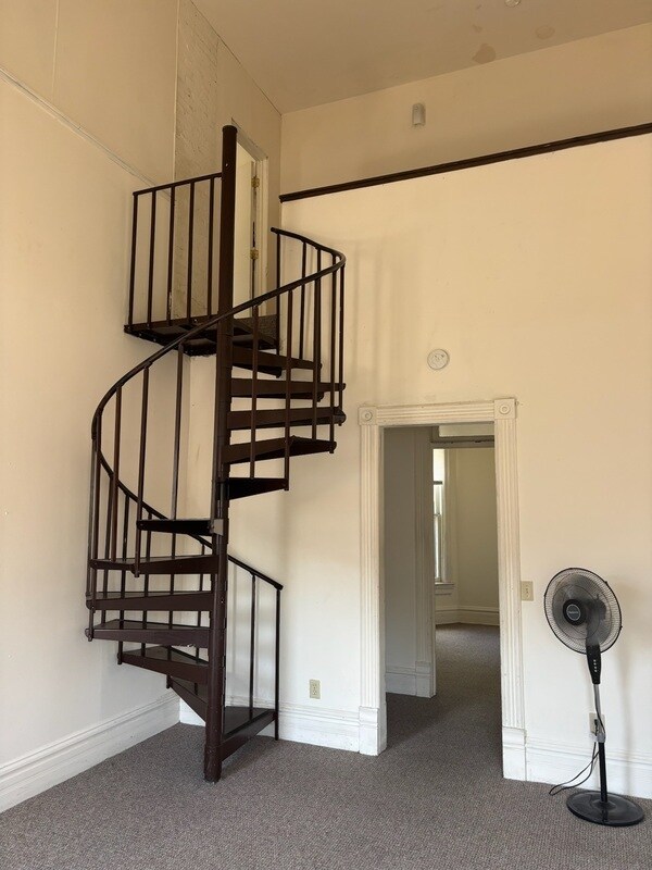Building Photo - 319 N Pinckney St