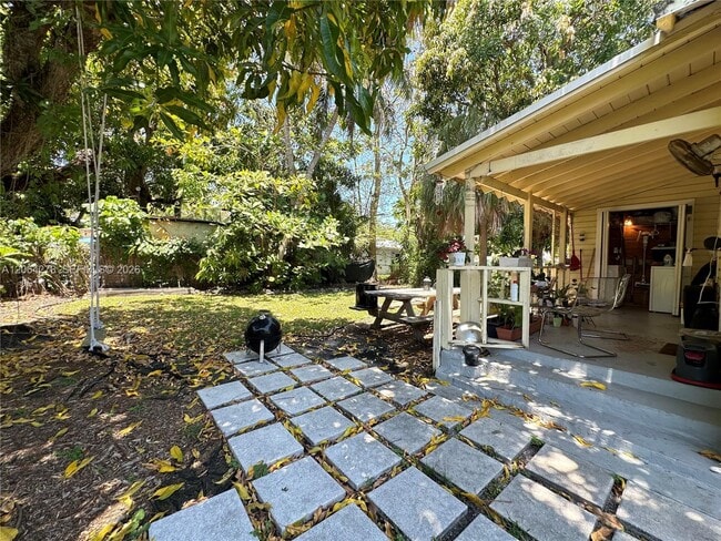 Building Photo - 3611 Oak Ave